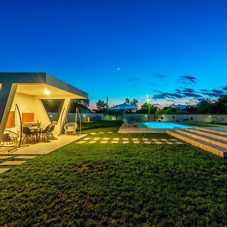 S&I Peaceful Holiday Home With Pool & Jacuzzi Galovac  Extérieur photo