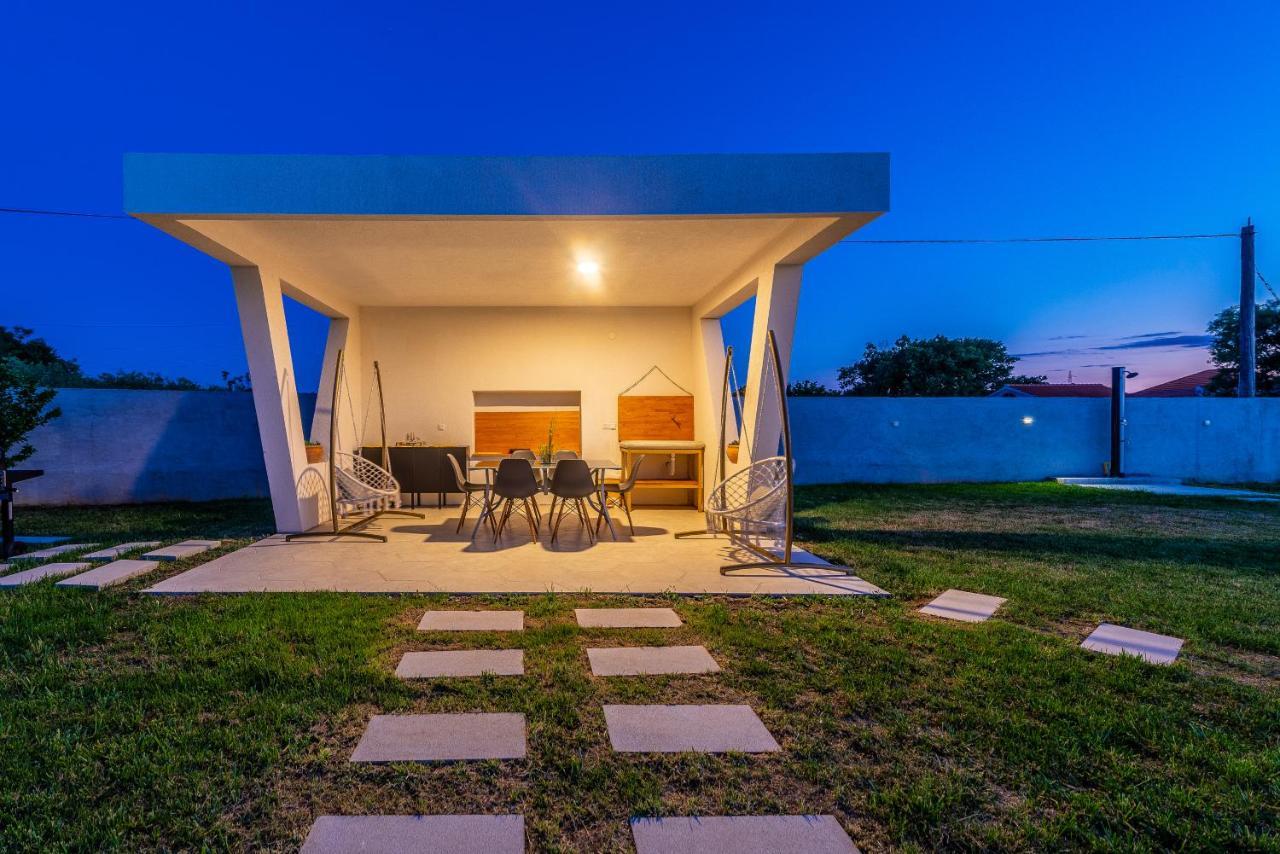 S&I Peaceful Holiday Home With Pool & Jacuzzi Galovac  Extérieur photo