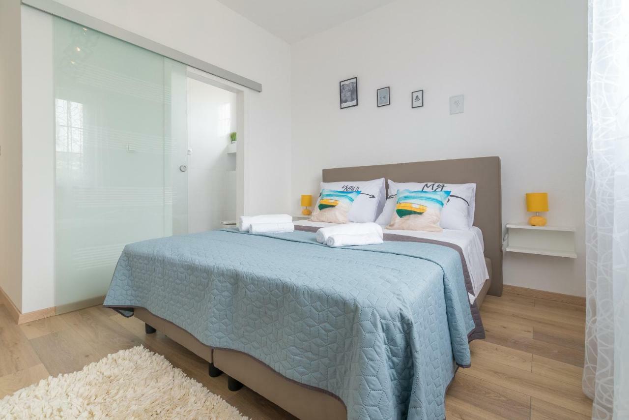 S&I Peaceful Holiday Home With Pool & Jacuzzi Galovac  Extérieur photo