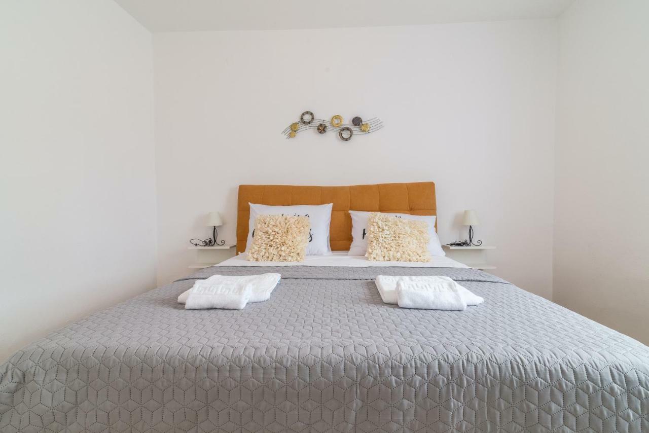 S&I Peaceful Holiday Home With Pool & Jacuzzi Galovac  Extérieur photo