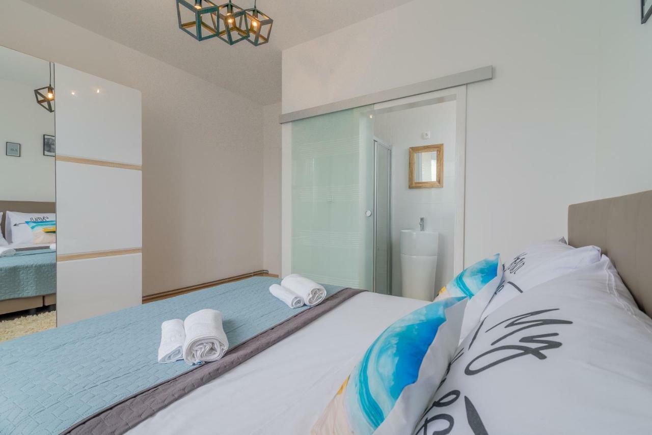 S&I Peaceful Holiday Home With Pool & Jacuzzi Galovac  Extérieur photo